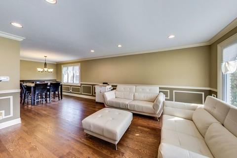 7936 W 79th Pl, Bridgeview, IL 60455 photo 3
