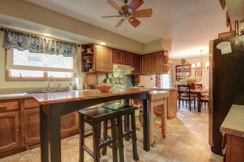 42 Maple Ct, Champaign, IL 61822 photo 9