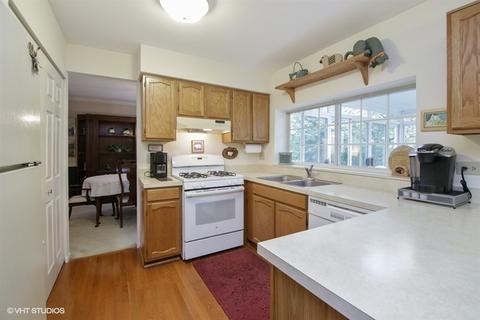 1305 S Highgoal Dr, Wheeling, IL 60090 photo 4