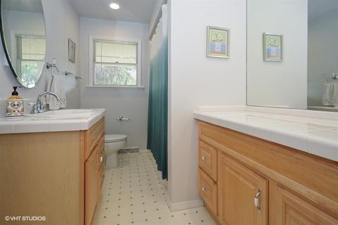 8024 Tennessee Ave, Willowbrook, IL 60527 photo 14