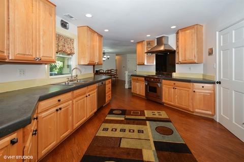 8024 Tennessee Ave, Willowbrook, IL 60527 photo 4