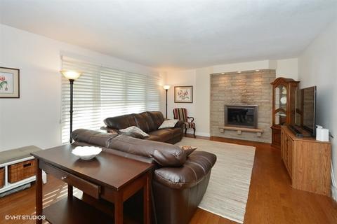8024 Tennessee Ave, Willowbrook, IL 60527 photo 2