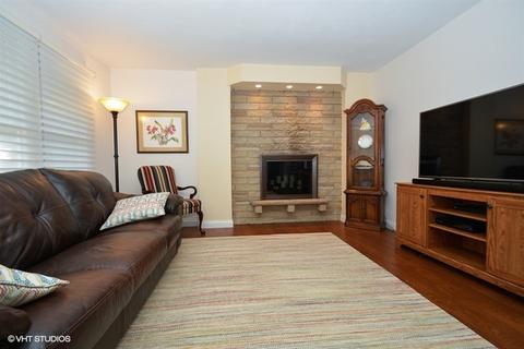8024 Tennessee Ave, Willowbrook, IL 60527 photo 3