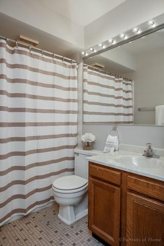 1121 Wheaton Oaks Dr, Wheaton, IL 60187 photo 13