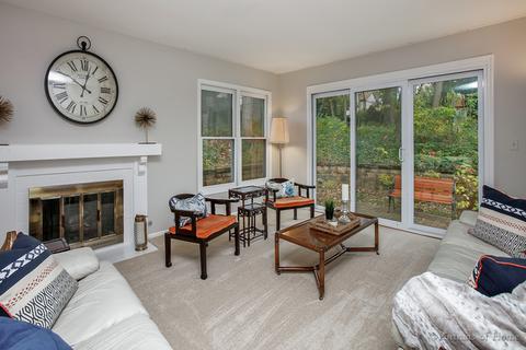 1121 Wheaton Oaks Dr, Wheaton, IL 60187 photo 3