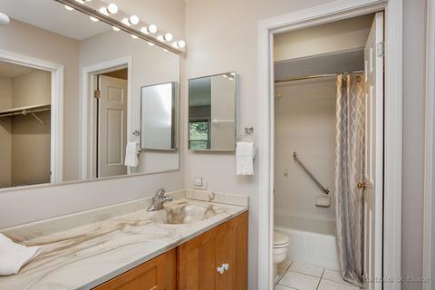 1121 Wheaton Oaks Dr, Wheaton, IL 60187 photo 11