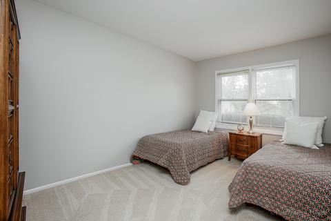 1121 Wheaton Oaks Dr, Wheaton, IL 60187 photo 12