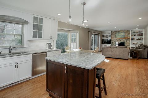 1895 Somerset Ln, Wheaton, IL 60189 photo 2