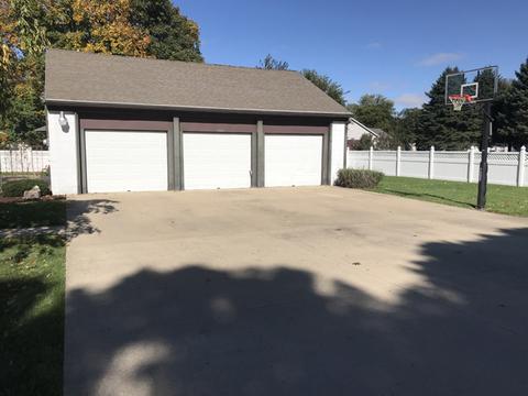 307 S Prairie St, Spring Valley, IL 61362 photo 2