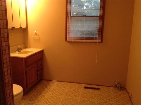 301 Marengo Rd, Harvard, IL 60033 photo 5