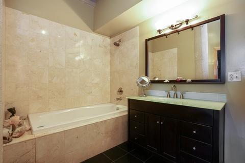 809 E 40th St #4-5, Chicago, IL 60653 photo 8