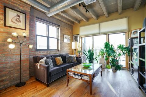 809 E 40th St #4-5, Chicago, IL 60653 photo 2
