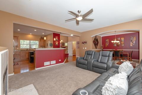 287 Garden Dr, Elgin, IL 60124 photo 4