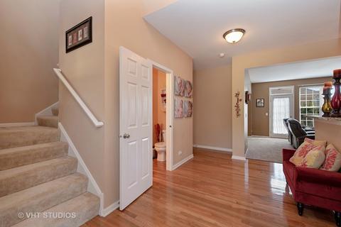 287 Garden Dr, Elgin, IL 60124 photo 2