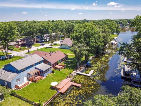 2913 Gregg Dr, Mchenry, IL 60050 photo 2
