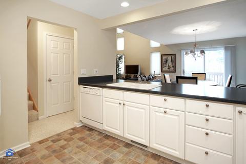 5705 Fieldstone Trl, Mchenry, IL 60050 photo 7