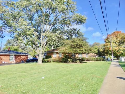 715 Summit Dr, Lockport, IL 60441 photo 2