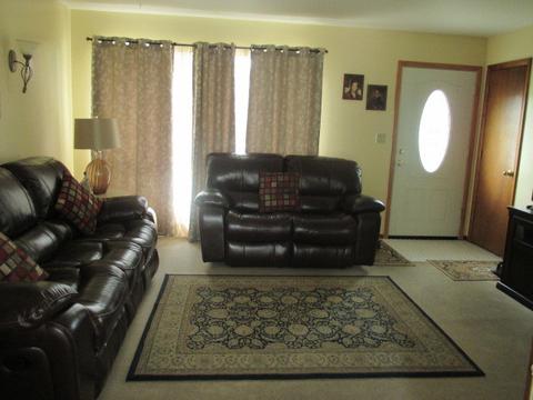 1174 Sebring Dr, Elgin, IL 60120 photo 2