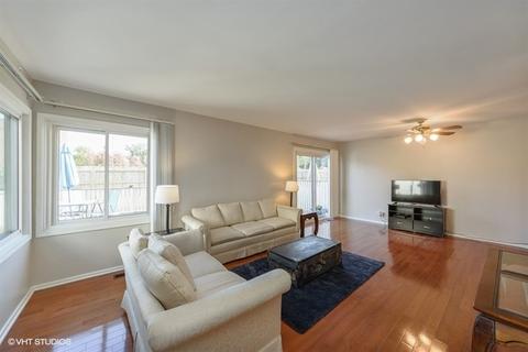 101 Yarrow Ct, Rolling Meadows, IL 60008 photo 2