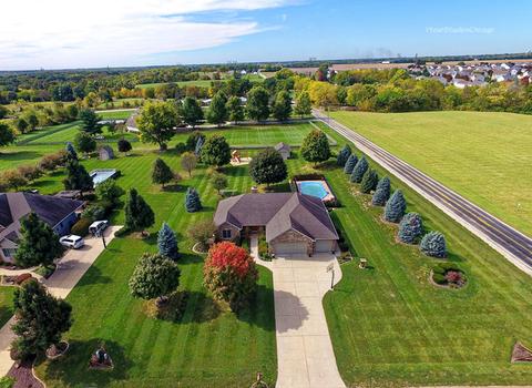 12576 Mitchell Dr, Plano, IL 60545 photo 3
