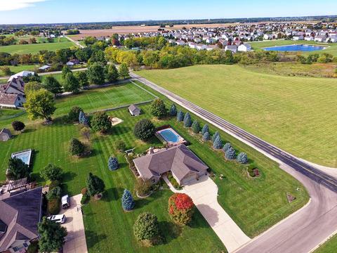 12576 Mitchell Dr, Plano, IL 60545 photo 6