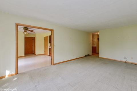 102 E Milner Ave, Dekalb, IL 60115 photo 4