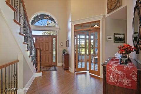 10 N869 Williamsburg Dr, Elgin, IL 60124 photo 2