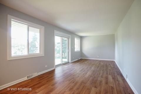 330 Lance Dr, Des Plaines, IL 60016 photo 2