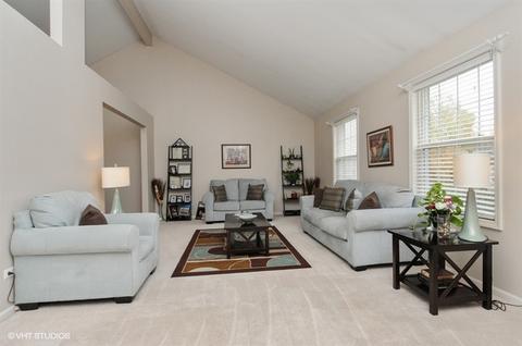 1701 Pebble Beach Dr, Plainfield, IL 60586 photo 2