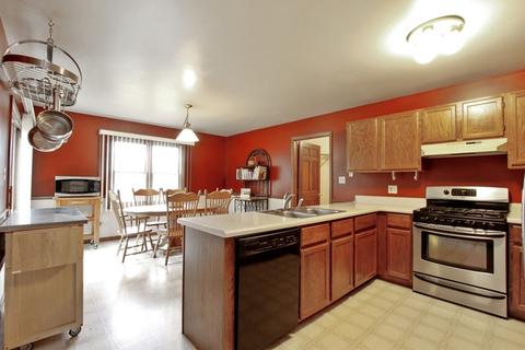 3100 W Bretons Dr, Mchenry, IL 60050 photo 4