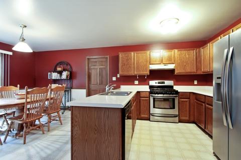 3100 W Bretons Dr, Mchenry, IL 60050 photo 5