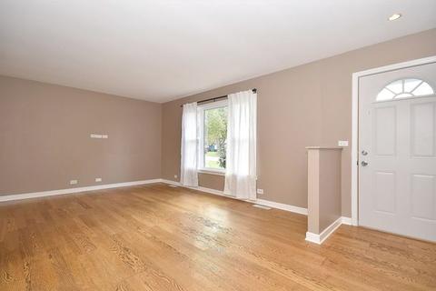 159 Thunderbird Trl, Carol Stream, IL 60188 photo 2