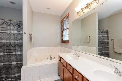 18009 Springbrook Cir, Union, IL 60180 photo 8