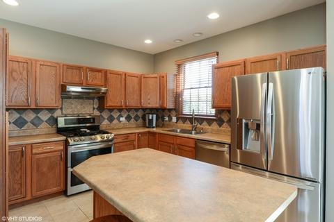 18009 Springbrook Cir, Union, IL 60180 photo 4