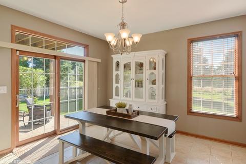 18009 Springbrook Cir, Union, IL 60180 photo 5