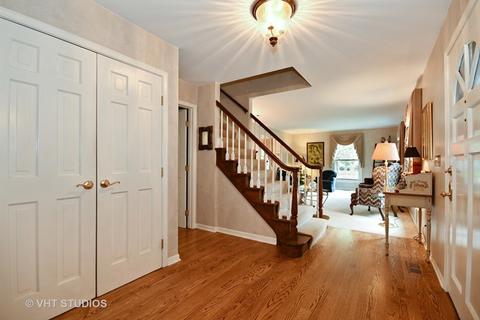1657 Apache Dr, Naperville, IL 60563 photo 2