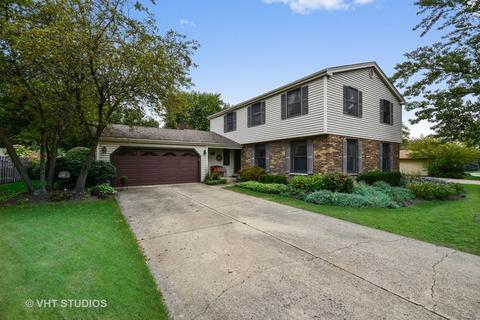 1657 Apache Dr, Naperville, IL 60563 photo 1