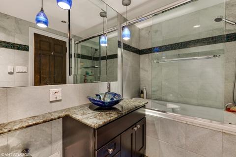 210 E Pearson St #2B, Chicago, IL 60611 photo 12
