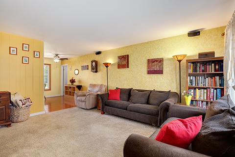 415 Westview St, Hoffman Estates, IL 60169 photo 4