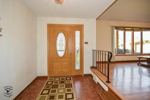 15421 Maple Ct, Oak Forest, IL 60452 photo 2