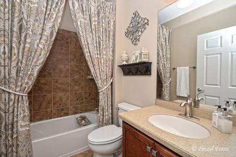 1008 Riviera Dr, Elgin, IL 60124 photo 7