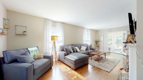 374 S Commonwealth Ave, Elgin, IL 60123 photo 3