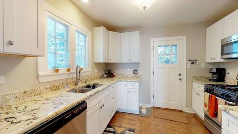 374 S Commonwealth Ave, Elgin, IL 60123 photo 8