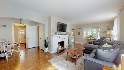 374 S Commonwealth Ave, Elgin, IL 60123 photo 2