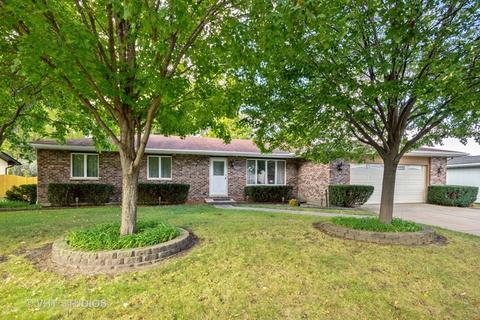 205 Arrowhead Dr, Minooka, IL 60447 photo 1