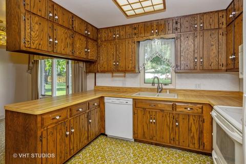 205 Arrowhead Dr, Minooka, IL 60447 photo 7