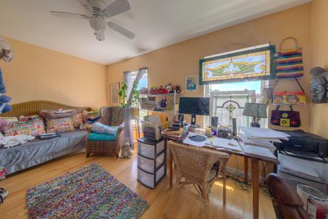 646 E Bowen Ave, Chicago, IL 60653 photo 5