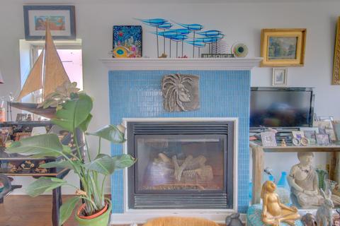 646 E Bowen Ave, Chicago, IL 60653 photo 4
