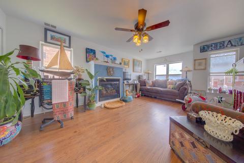 646 E Bowen Ave, Chicago, IL 60653 photo 2