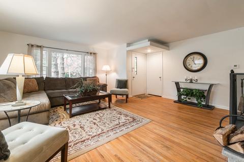 516 E High St, Sycamore, IL 60178 photo 6